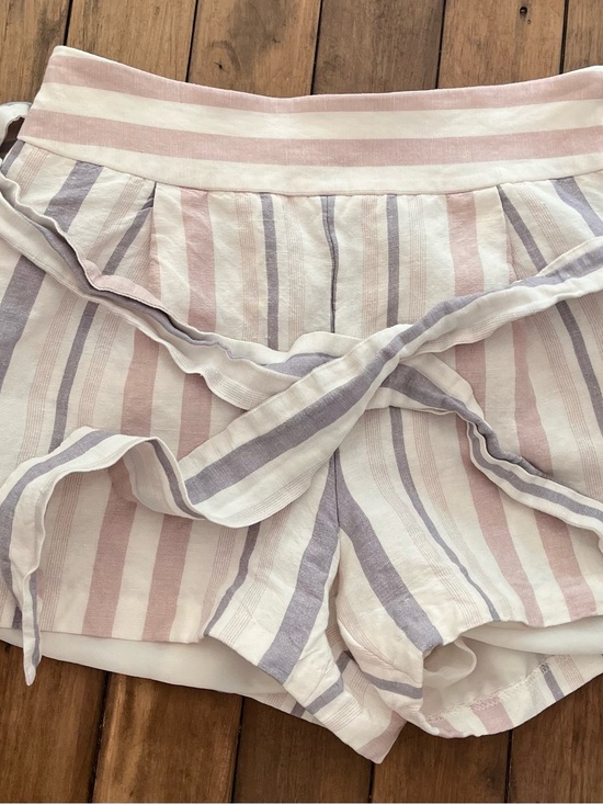 Shortie Pants - Like new Shortie high rise Striped Pink and Lavender Tie-Waist Shorts